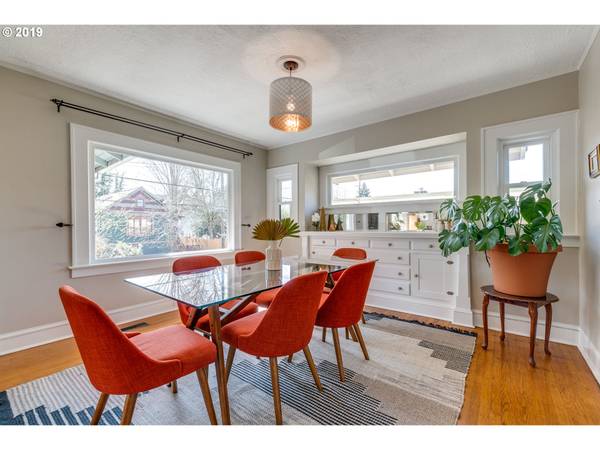 $3,595 / 3br - 1708ft2 - Inviting Home with Modern Appliances & Spacious Backyard Retreat (Portland)63672654377473124