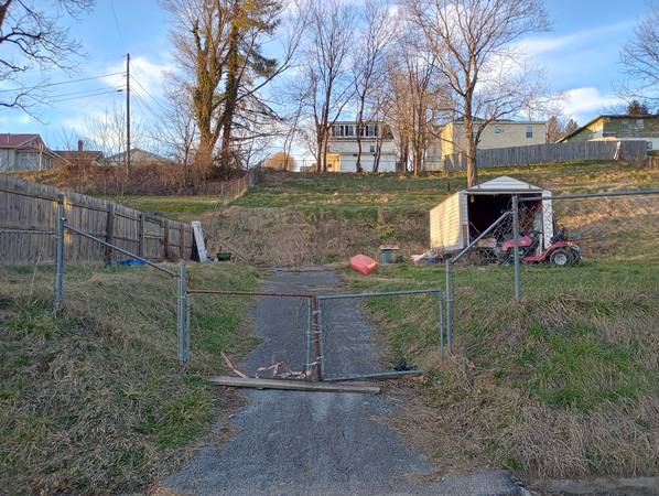 $35,000 / 2br - 0980ft2 - 2Bd. 1Ba For sale by owner Quit Deed (Bluefeild, Virginia)64316943855107121