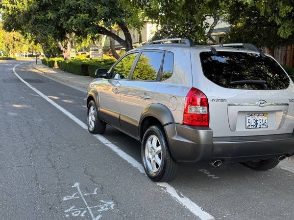 2005 HYUNDAI TUCSON GLS 32k milage - $7,400 (Mountain View)63654704654593124