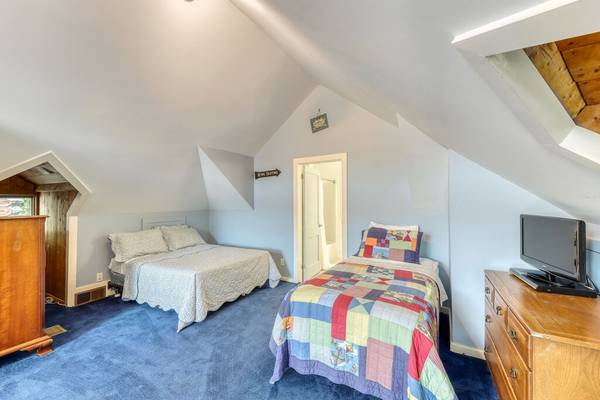 $1 / 3 habitaciones - Acogedora casa junto al agua con terraza, vistas al lago y bañera de hidromasaje privada (9 N Shore Dr, Ludlow, VT)63313379452675123