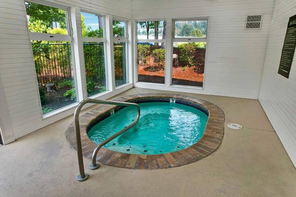 $2,599 / 2br - 930ft2 - Área de Barbacoa, Estacionamiento Reservado, Techos Altos (7311 Coal Creek PKWY SE Newcastle, WA 98059)63850641780867123