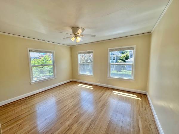 $1,395 / 1br - 595ft2 - Bright, Sunny Classic One Bedroom + Parking (2167 NW Flanders / NW / Northwest)63777293686403120