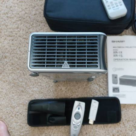 Sharp XR-1S DLP Projector w/ Spare Lamp, Remote & Case