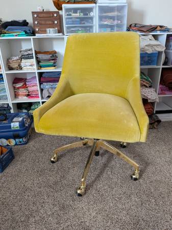 Elowen Chartreuse Velvet Office Chair 1