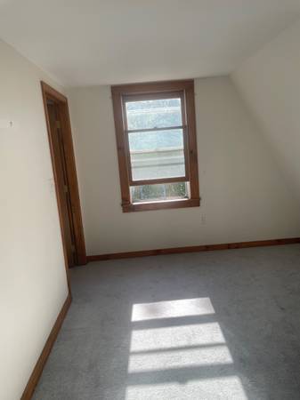 $1,700 / 2br - Quiet, 4+ room apartment (East Kingston)63656212409217123