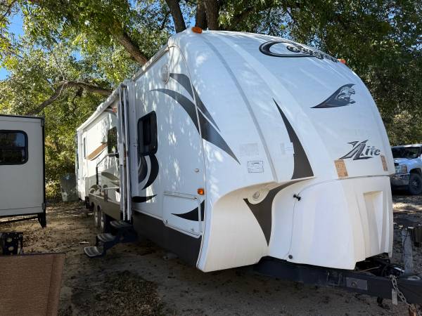 2012 Keystone Cougar 35’ 1