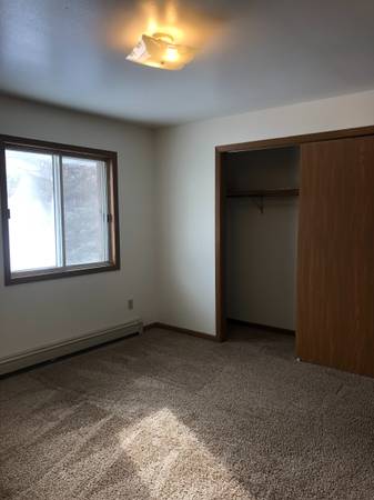 $975 / 2br - Large 2 bedroom with heat, A.C., Oshkosh (110 Cimmarron Ct.)63838113582209121