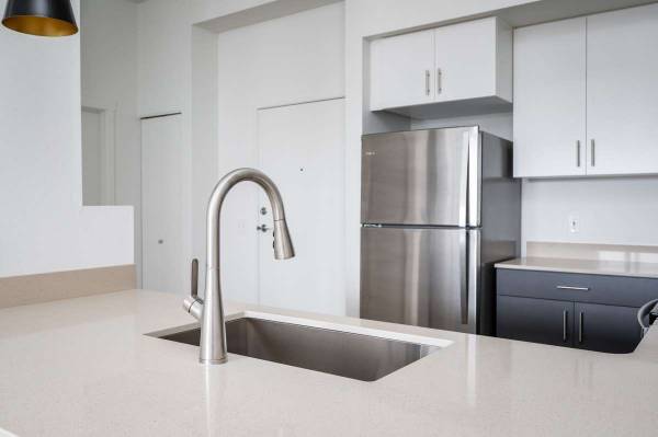 $1,625 / 1br - 634ft2 - Spacious and comfortable 634 sqft, 1 bed, 1 bath close to campus (Oregon City - Beavercreek)63895015075714123