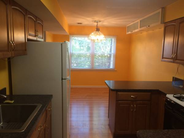 $2,500 / 2br - 1100ft2 - 2B2B condo for rent in Iselin, $2500 (Iselin)63676380840323123