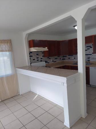 $1250.00 / 3br - Near to schools, restuarants, shopping. Beautiful view of Mountains. C63971417870979123