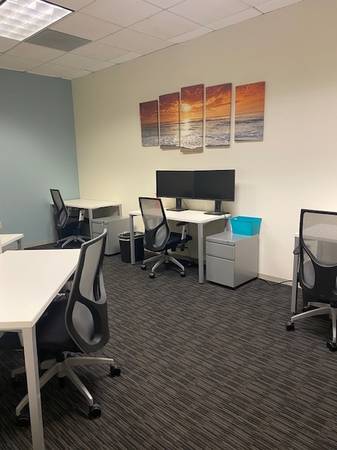 🎁🎄Reserve your Co-Working Desk today 20% off limited time only 🎁🎄 1