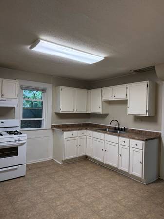 $300 / 2br - 900ft2 - EZ move-Nice view overlook downtown St Paul Saints Stadium (St. Paul)63797856604417122