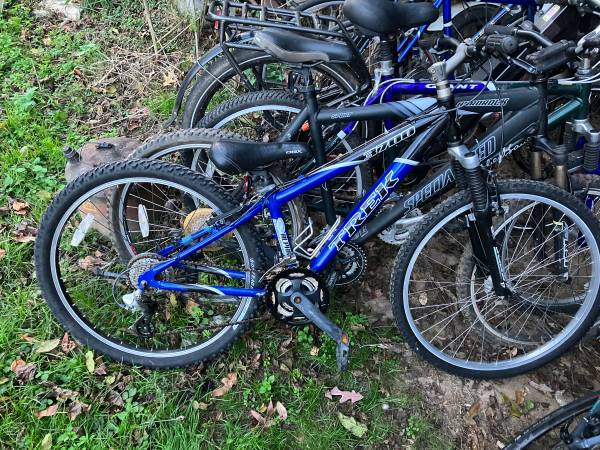 2006 Trek 3700 (XS) 13" Aluminum MTN Bike (pro tuneup) 1