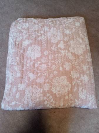Lightweight Floral Reversible Quilt 1