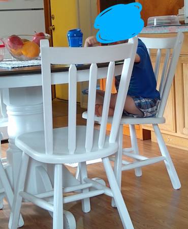 Dining room table and 4 chairs 1