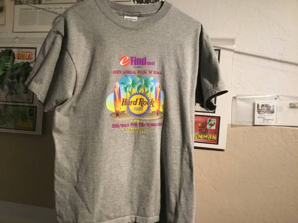 Hard Rock Cafe 2000 La Jolla TShirt. Size medium 1