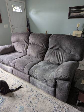 Power reclining sofa. 3 seats 1