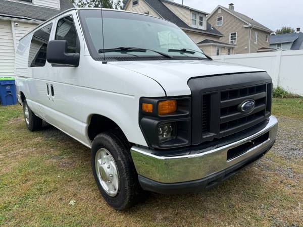 2010 Ford E150 Econoline Cargo Van 1