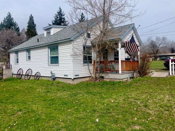 $267,500 / 4br - 1167ft2 - Cute 4brm 1.5 bath home on .34 of an acre (Klamath Falls)63794870044803120