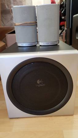 Logitech Z-2300 THX-Certified 2.1 Speaker System with Subwoofer 1