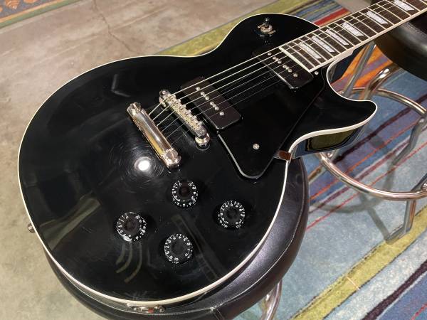 Gibson Les Paul Classic 2018 - Ebony, P-90's 1