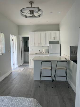 clean/quiet studio apt. 1