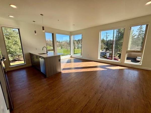 $2,688 / 2br - 1066ft2 - 6 WEEKS FREE! Perfectly Located: Spacious 2X2 Top-Floor Apartment (Multnomah Village)63999455835266120