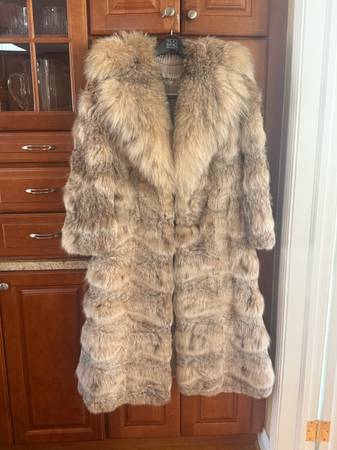 Vintage 1960s Leonard Furs Baltimore Genuine Lynx Fur Coat – Full Length, Exce 1
