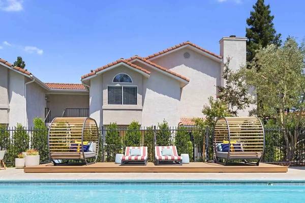 $1,985 / 2br - 1111ft2 - Live in style! Gorgeous upgraded 2 Bed / 2 Bath! 1111 Sq Ft! (Fresno - Fresno)63798509375363121