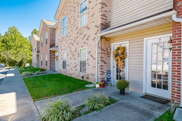 $1365.00 / 2br - 1000ft2 - Turnpike Townhome Apartments63689221195011122