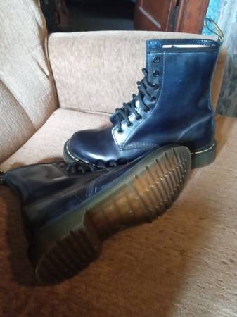 New Women's Doc Martens Size 7.5 (38/39) - $20 (Altoona)63471096546433121