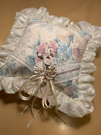 11" square Victorian Lace Accent Pillow 1