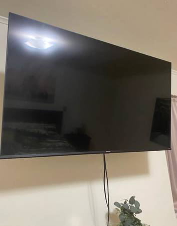 50 Inch Roku TV With Mount Included 1