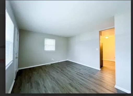 $1125.00 / 2br - 864ft2 - Bright and Sunny 2 BR/1 Full BA unit in a duplex home at corner lot in63989076120194121