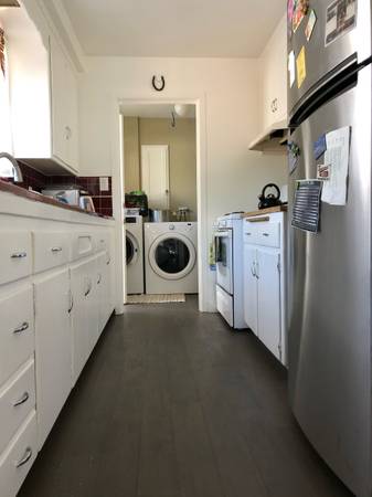 $1,100 / 1br - 800ft2 - Light filled room in 2br 1ba duplex (Richmond)63668011681795124