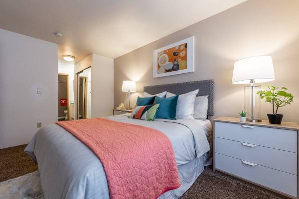 $2,300 / 2br - 1041ft2 - Garaje, 2 habitaciones en Kent WA (22804 90th Way South, Kent, WA)63808107382403121