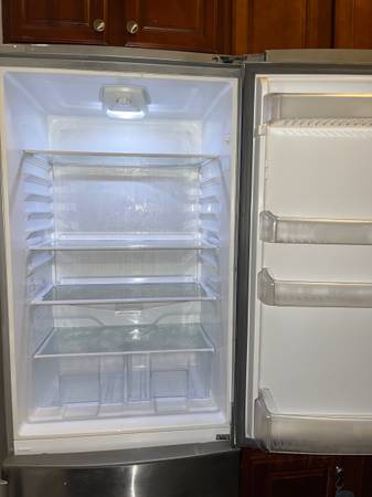 SUMMIT REFRIGERATOR 1