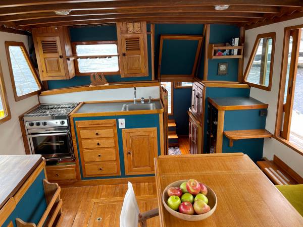1978 35’ CHB Trawler – Lake Union 1