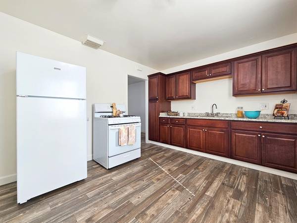 $2,595 / 2br - 2nd St. Cozy House with Luxury Amenities! 2x1 w/Garage + W/D Hookups! (National City)63998601330178121