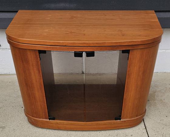 Smaller TV stand w/rotating top 1
