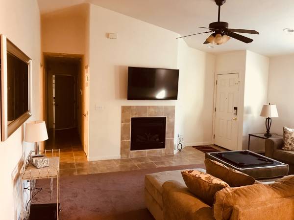 $890 / 4br - 1911ft2 - Female home, all utilities included (Sacramento)64043665337731122