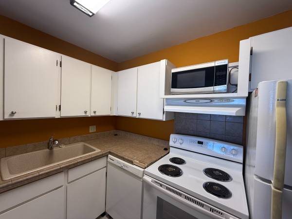 $2,350 / 1br - 681ft2 - Available 1 bed/1bath/1 prkng at Villa on Eaton Square (Honolulu)63939394907011124