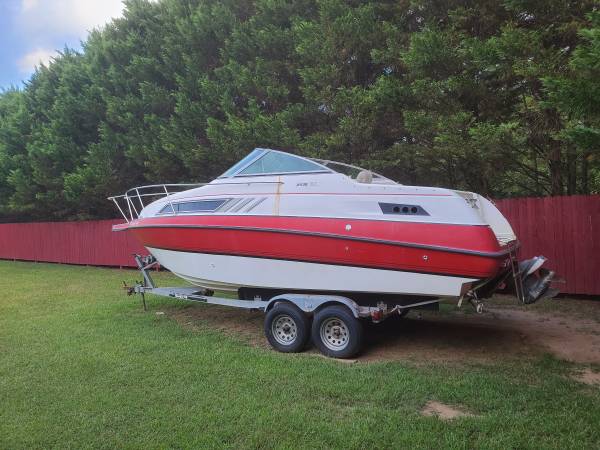 1991 Chaparral 2370 SL Boat 1