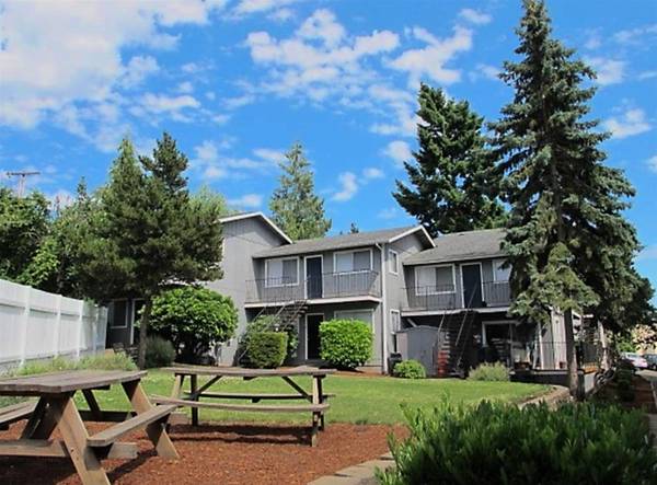 $1,425 / 2br - NO SEC. DEPOSIT - Well Lit with Large Windows | On-site Laundry (Portland)63999452036483124