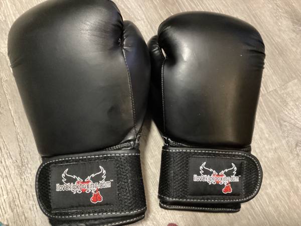 Priced to sell iLoveKickboxing.com 12oz. Great shape $6 1