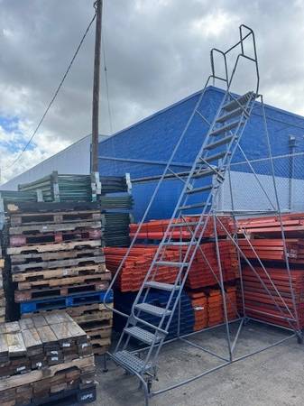 ROLLING LADDER - 15 STEPS 1