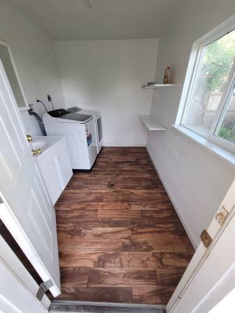 $3,200 / 3br - 3 bd, 1 bath house with large yard (Redmond)63944961515394122