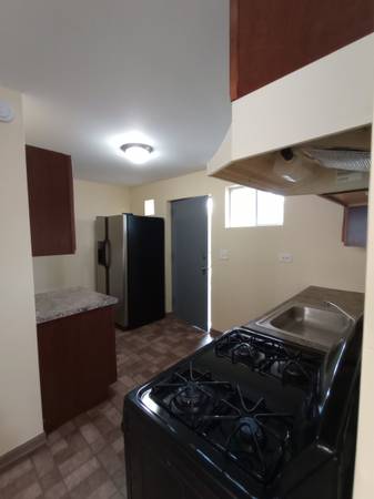 $1,100 / 2br - 900ft2 - 2 Bedrooms, 1 Bath, Chicago - Near Elizabeth and 70th (Chicago)63960148132227122
