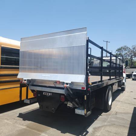 2018 Hino 268A STAKBED - Photo 12