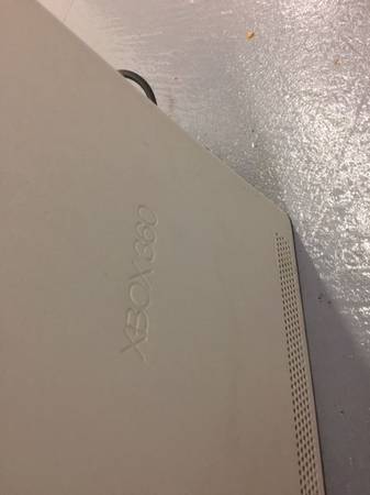 Consola XBox 360, adaptador de CA y paquete de cables - $99 (Boston-Belmont, MA)63439180577793121